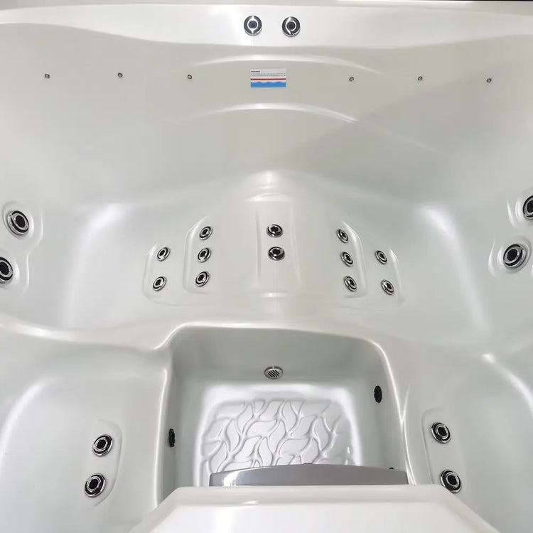 Triglav Luxury 3-4 Seater Spa Hot Tub – White Pearlescent