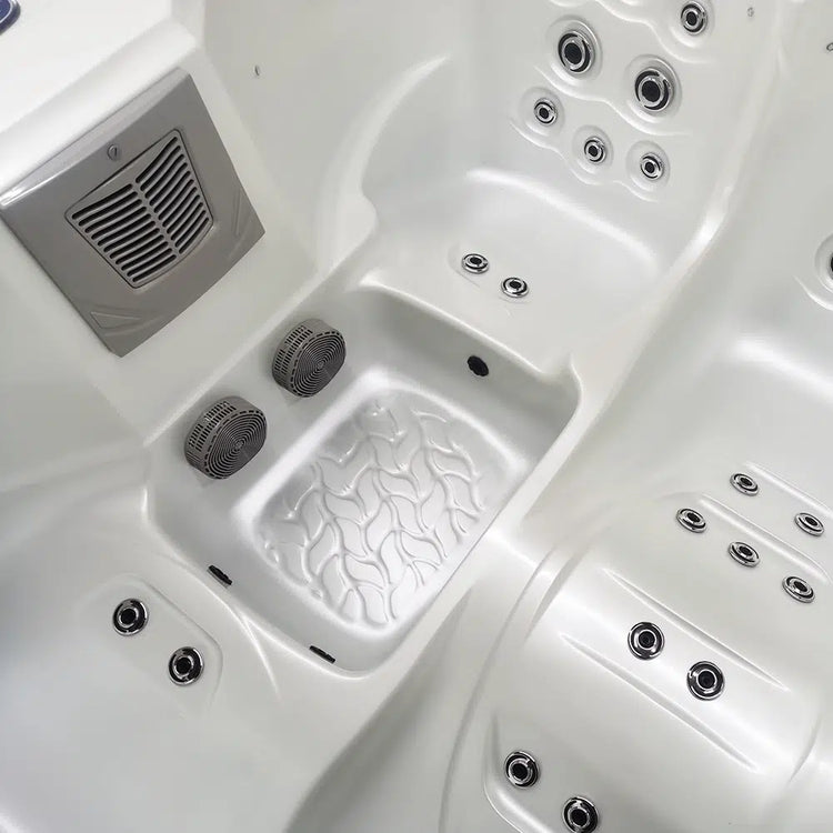 Triglav Luxury 3-4 Seater Spa Hot Tub – White Pearlescent