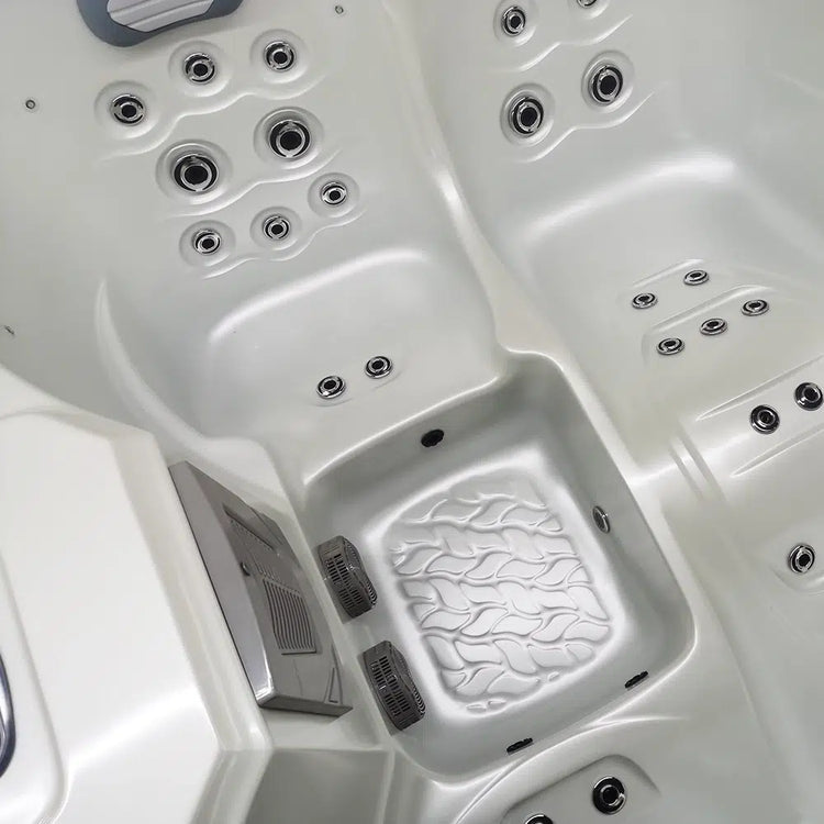 Triglav Luxury 3-4 Seater Spa Hot Tub – White Pearlescent