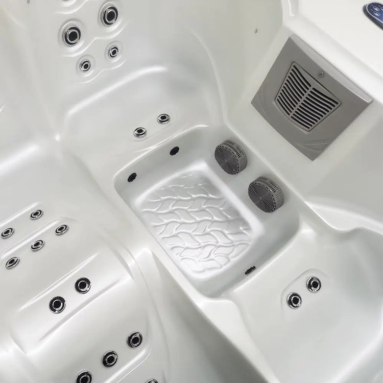 Triglav Luxury 3-4 Seater Spa Hot Tub – White Pearlescent
